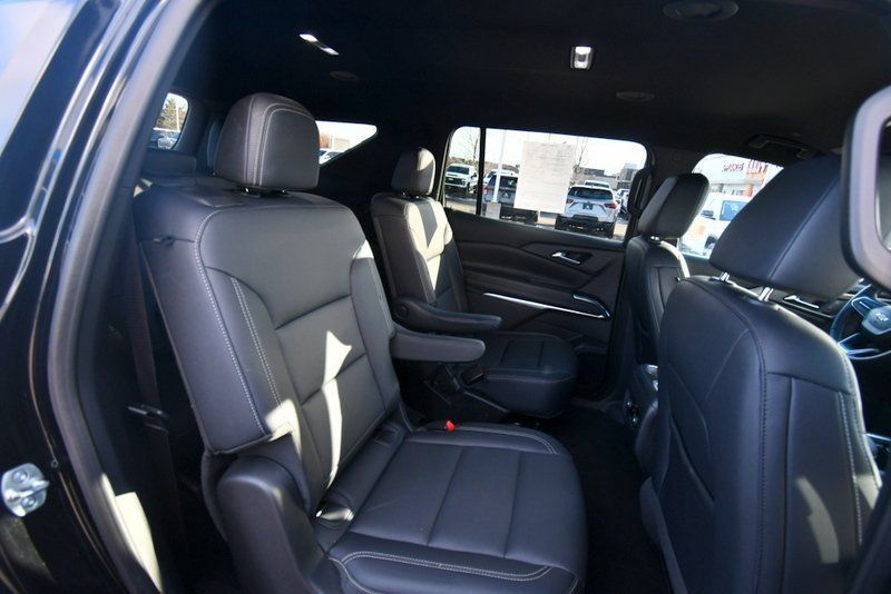 Used 2025 Chevrolet Traverse LT AWD/4WD image 16