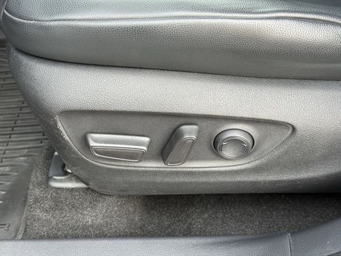 Used 2023 Toyota Highlander XLE image 26