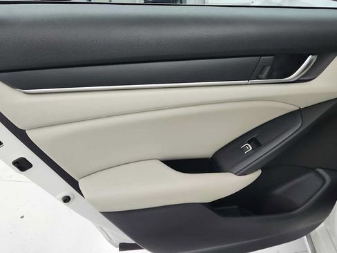 Used 2020 Honda Accord EX image 18