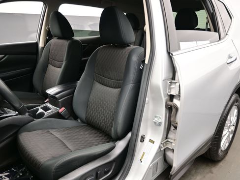 Used 2018 Nissan Rogue SV AWD/4WD image 12
