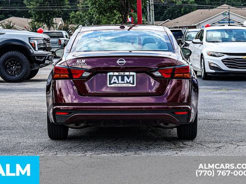 Used 2025 Nissan Altima 2.5 SV FWD image 12