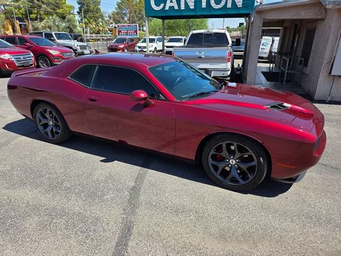 Used 2018 Dodge Challenger SXT Plus RWD image 3