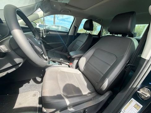 Used 2022 Volkswagen Passat 2.0T SE FWD image 11