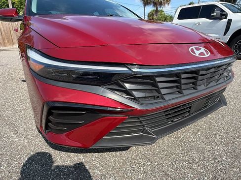 Used 2025 Hyundai Elantra Limited FWD image 9