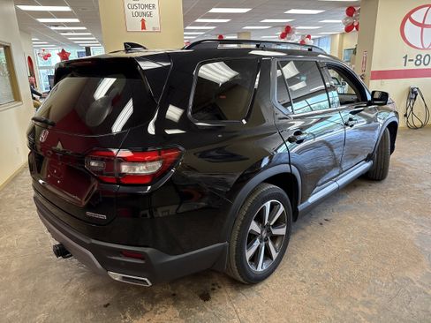 Used 2024 Honda Pilot Touring image 14
