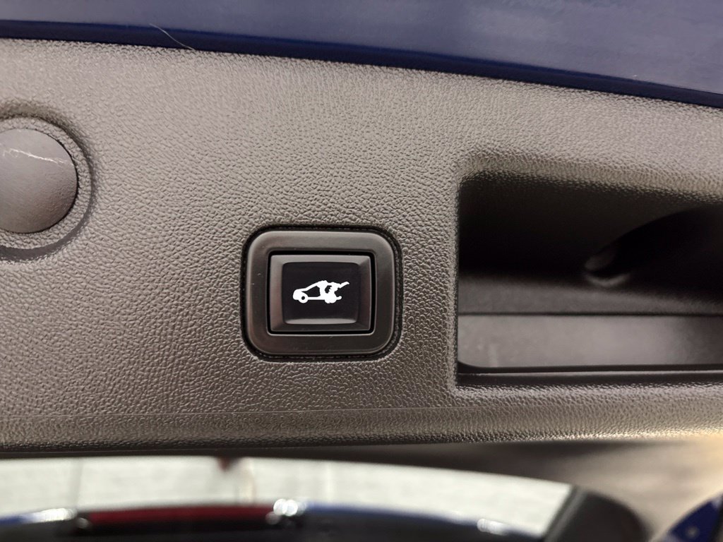 Used 2022 Chevrolet Equinox RS w/ RS Leather Package AWD/4WD image 38