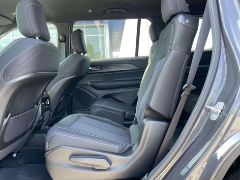 Used 2025 Jeep Grand Cherokee L Laredo RWD image 9