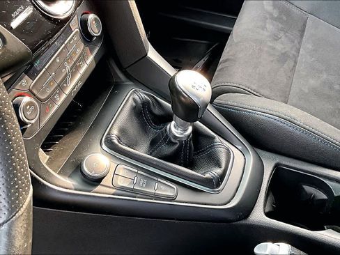 Used 2017 Ford Focus RS image 16