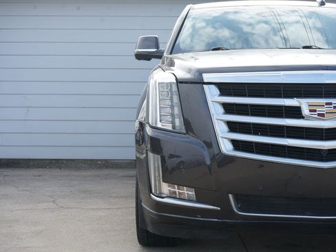 Used 2016 Cadillac Escalade Luxury image 8