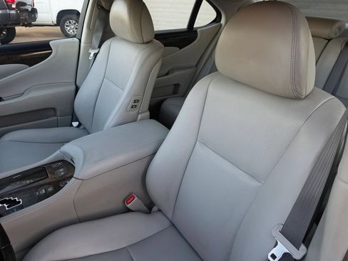 Used 2012 Lexus LS 460 w/ Luxury Value Edition RWD image 15