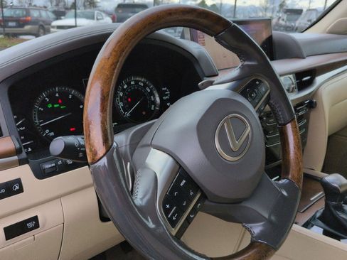 Used 2017 Lexus LX 570 4WD w/ Luxury Package image 18