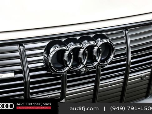 Used 2022 Audi e-tron Chronos image 13