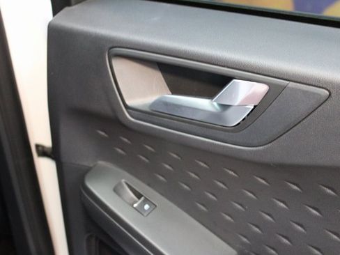 Used 2020 Ford Escape SE image 11