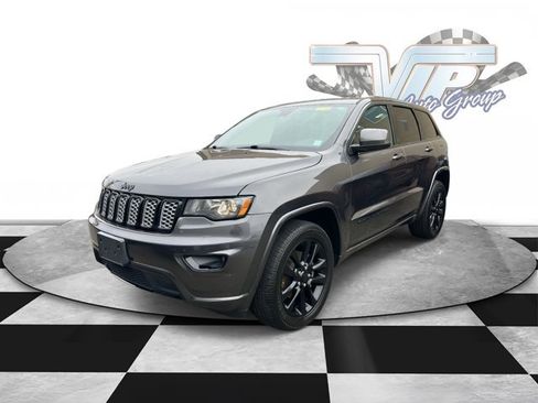 Used 2019 Jeep Grand Cherokee Altitude image 2