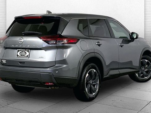 Used 2025 Nissan Rogue SV AWD/4WD image 15