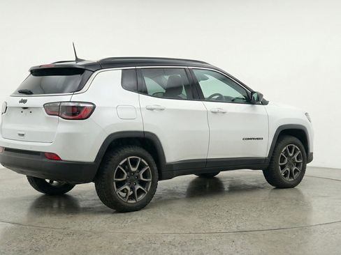 Used 2025 Jeep Compass Trailhawk AWD/4WD image 9