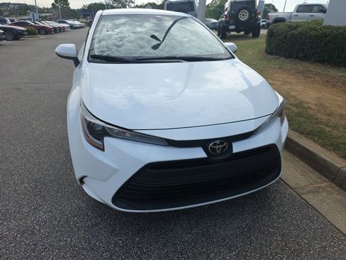 Used 2025 Toyota Corolla LE w/ Convenience Package image 6