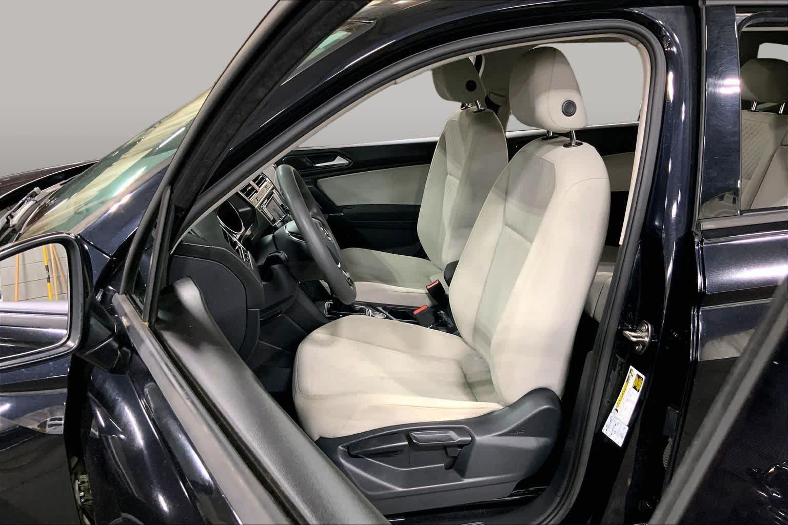Used 2018 Volkswagen Tiguan S w/ 3rd Row Seat Package AWD/4WD image 8