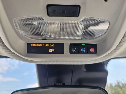 Certified 2025 Chevrolet Trax LT w/ Driver Confidence Package FWD image 33