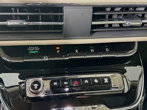 New 2026 Lincoln Corsair Premiere w/ Rear Removable Package Tray FWD image 18