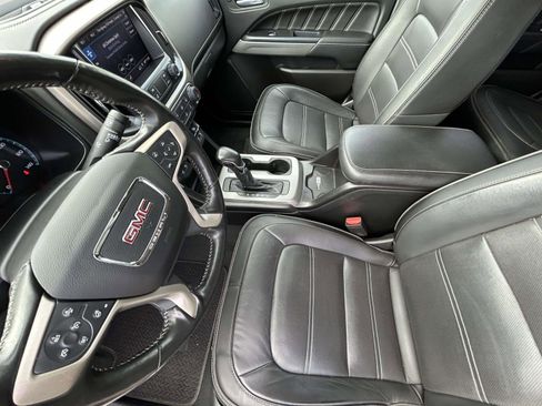 Used 2022 GMC Canyon Denali image 10