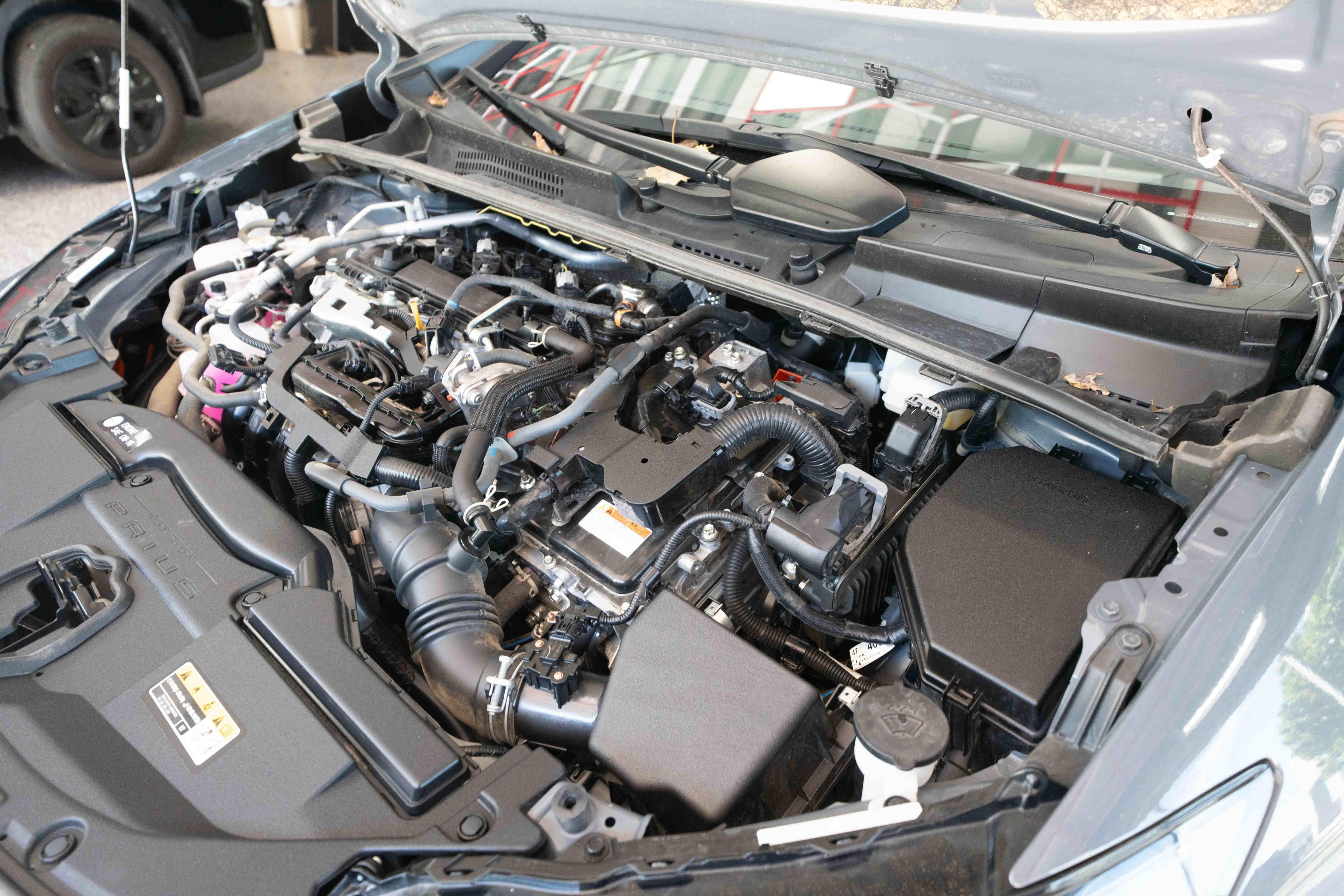 Used 2025 Toyota Prius LE FWD image 32