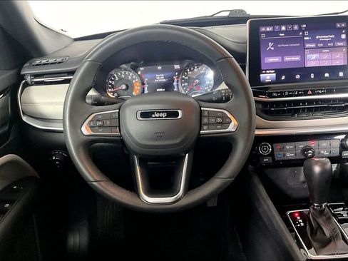 Used 2025 Jeep Compass Limited AWD/4WD image 5