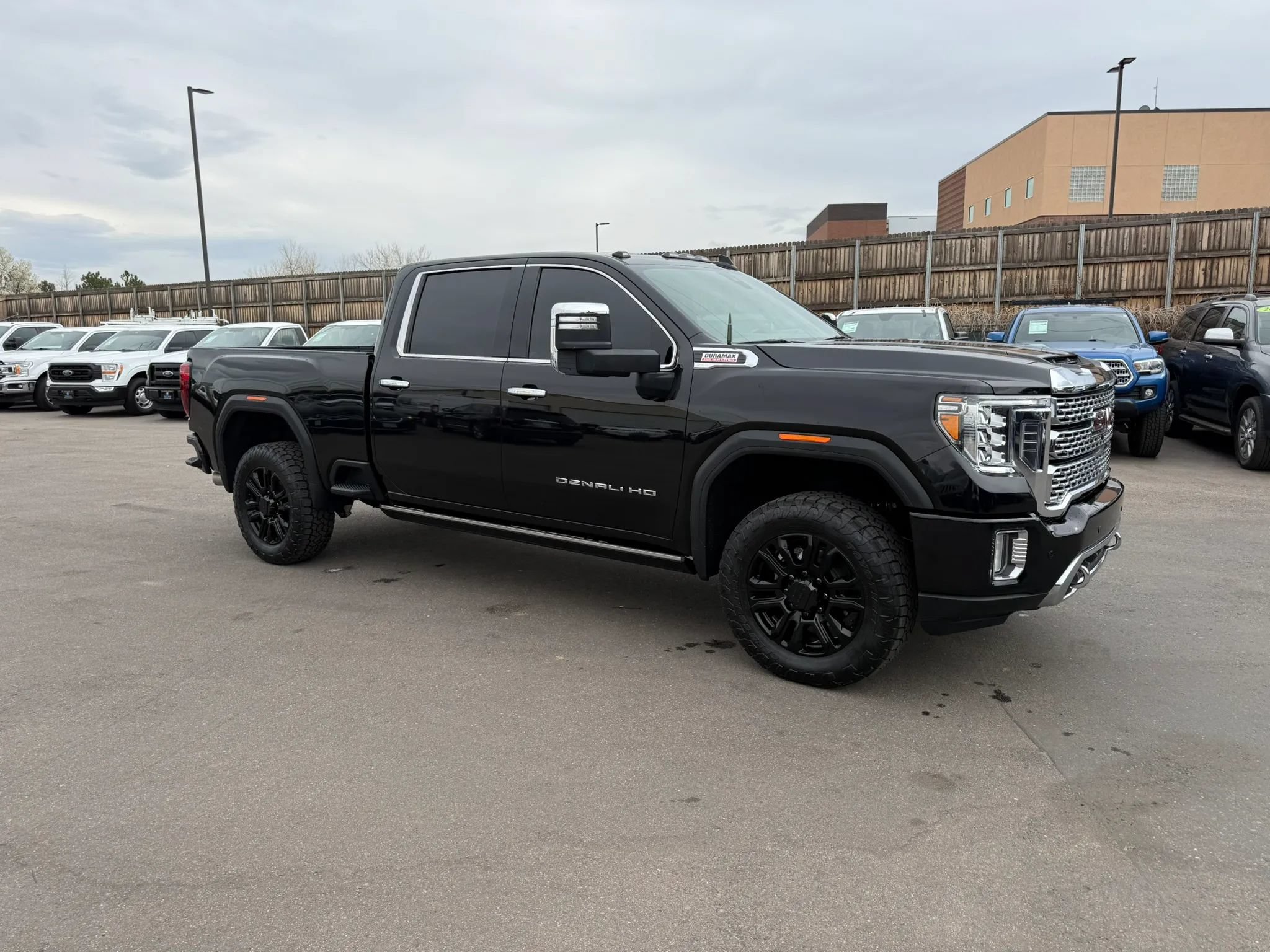 Used 2022 GMC Sierra 2500 Denali w/ Denali Black Diamond Edition AWD/4WD image 11