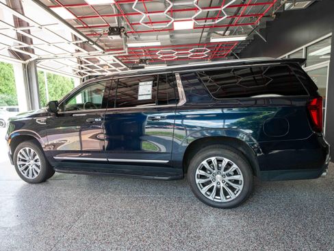 Used 2023 GMC Yukon XL Denali AWD/4WD image 2
