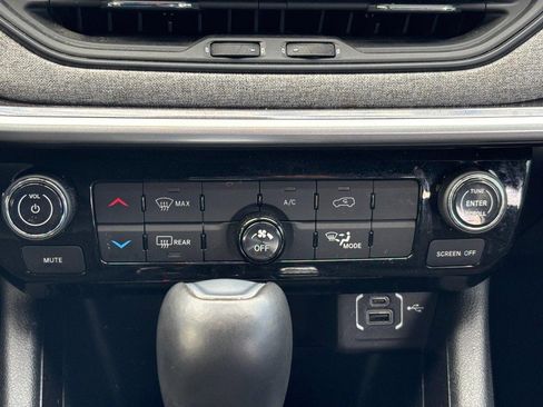 Used 2024 Jeep Compass Latitude image 14