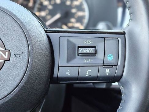 Used 2025 Nissan Pathfinder SL image 18