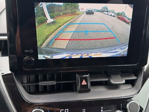 Used 2025 Toyota Corolla LE FWD image 9