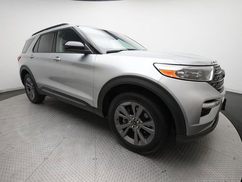 Used 2023 Ford Explorer XLT w/ Equipment Group 202A AWD/4WD image 37