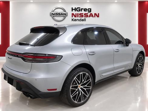 Used 2024 Porsche Macan AWD/4WD image 4