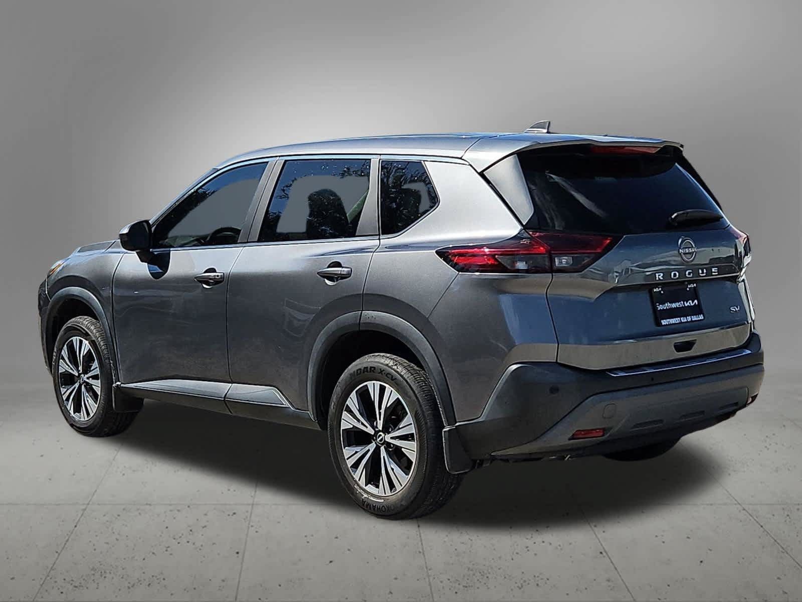 Used 2023 Nissan Rogue SV FWD image 3