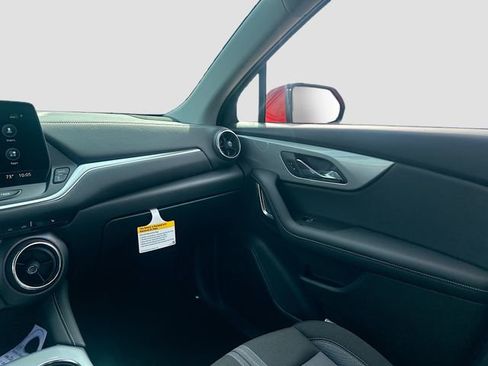 New 2026 Chevrolet Blazer LT w/ LPO, Black Grille Bar Package FWD image 24