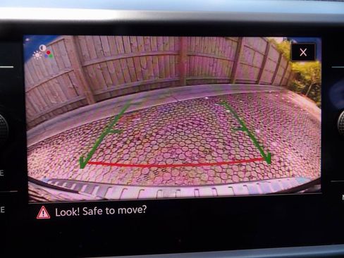 Used 2022 Volkswagen Taos SE image 17