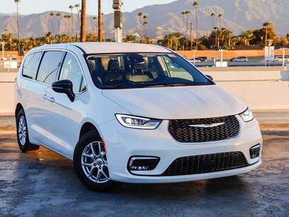 Certified 2024 Chrysler Pacifica Touring-L