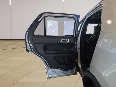 Used 2014 Ford Explorer XLT w/ Equipment Group 202A AWD/4WD image 24