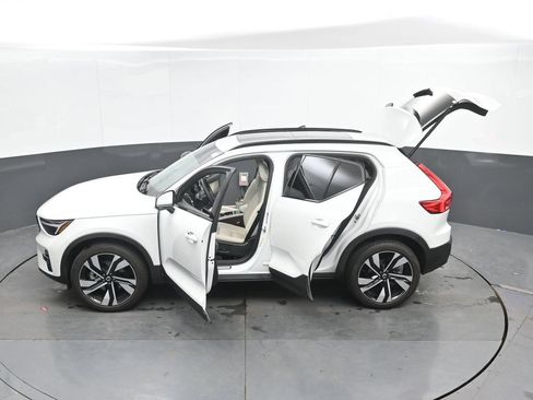 Used 2023 Volvo XC40 B5 Ultimate w/ Protection Package Premier AWD/4WD image 44