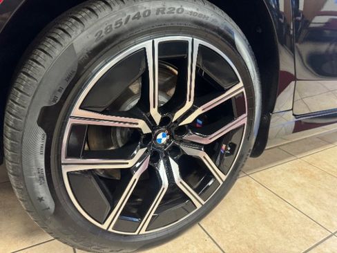 Used 2025 BMW i7 xDrive60 image 24