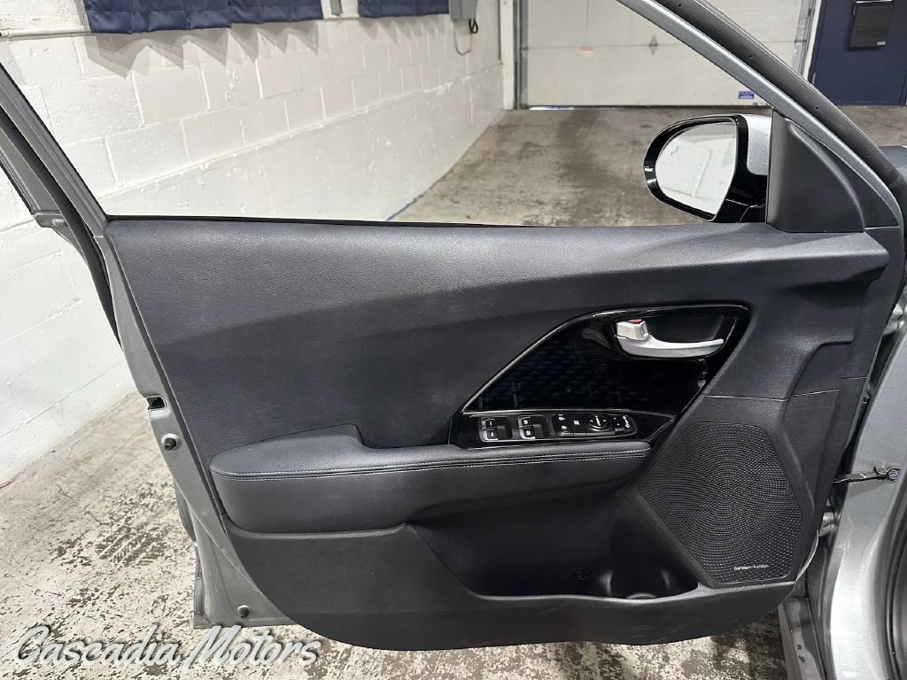 Used 2019 Kia Niro EX Premium w/ Cold Weather Package 1.0 FWD image 23