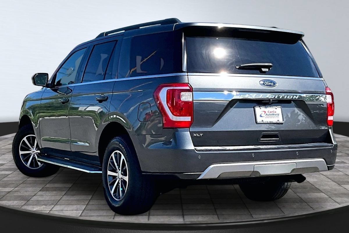 Used 2018 Ford Expedition XLT w/ Equipment Group 202A AWD/4WD image 7