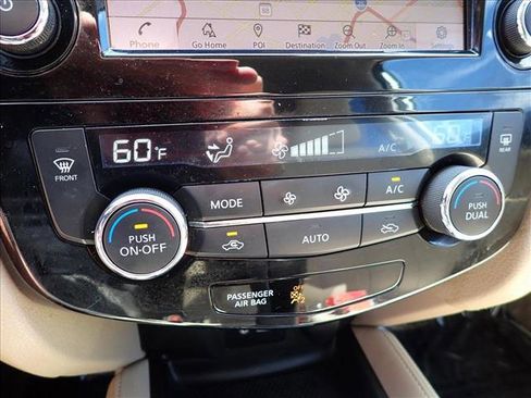 Used 2018 Nissan Rogue SL FWD image 18