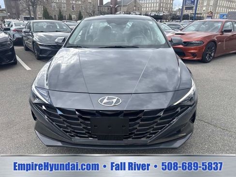 Used 2023 Hyundai Elantra Limited w/ Cargo Package FWD image 10