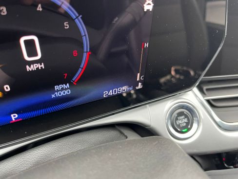 Used 2025 Chevrolet Trax LT w/ LT Convenience Package image 39