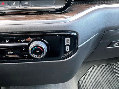 Used 2024 Chevrolet Silverado 2500 LT image 17