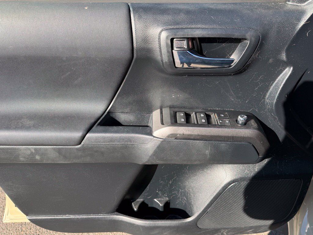 Used 2016 Toyota Tacoma TRD Sport w/ Towing Package RWD image 14