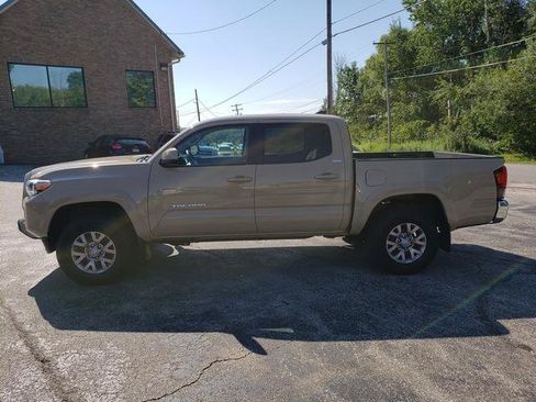 Used 2018 Toyota Tacoma SR5 AWD/4WD image 4