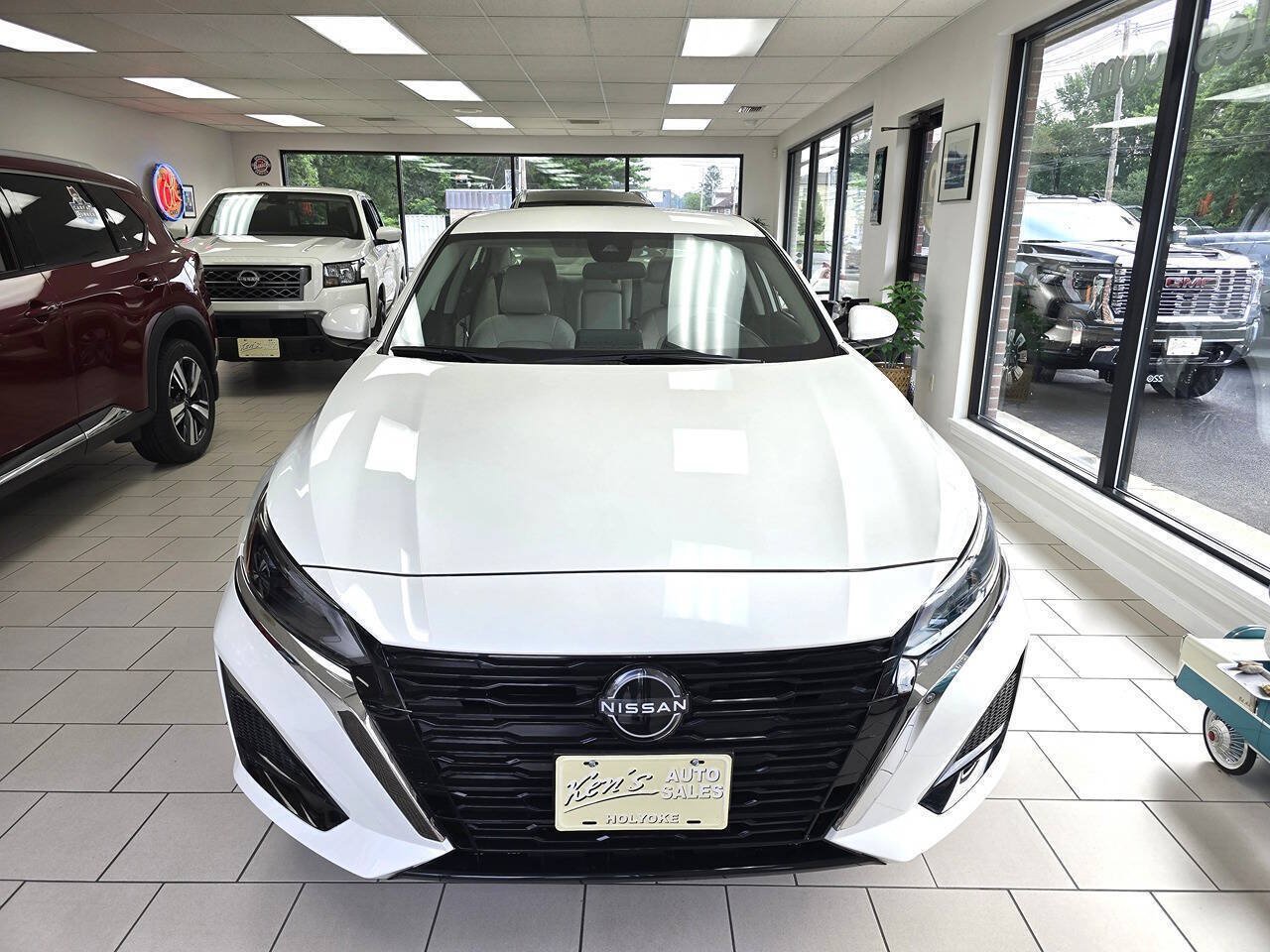 Used 2023 Nissan Altima 2.5 SV AWD/4WD image 2